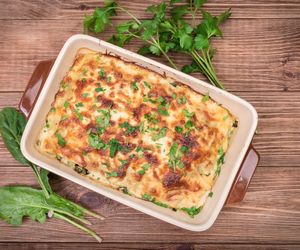 Ryż mieszam z kurczakiem i tymi składnikami. Ten obiad robi się praktycznie sam 