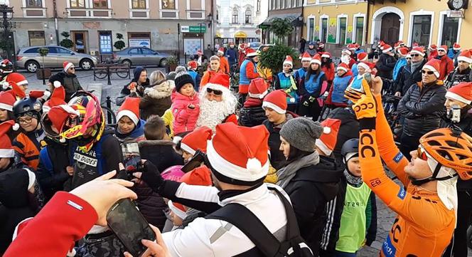 Miał rower i mnóstwo pomocników. Święty Mikołaj odwiedził plac Kazimierza