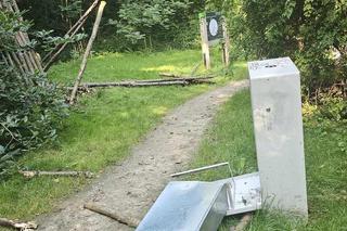 Zdewastowany Park Reduta w Krakowie