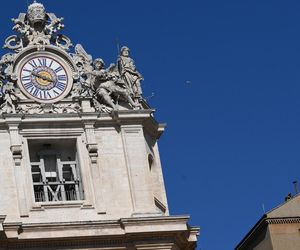 Watykan przygotowuje się do wyboru papieża. Komin już zamontowany