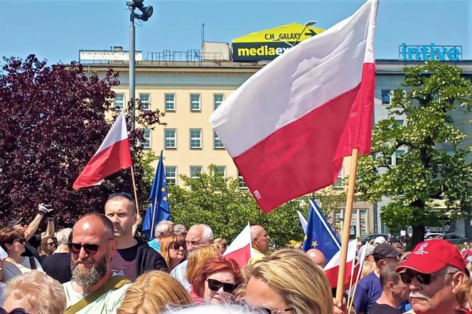 Manifestacja 4 czerwca na placu Solidarności w Szczecinie