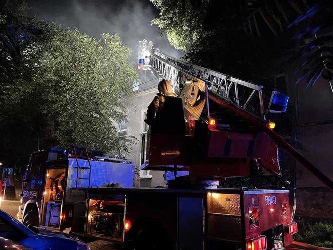 Gigantyczny pożar kamienicy w Pruszkowie. Dwie osoby nie żyją
