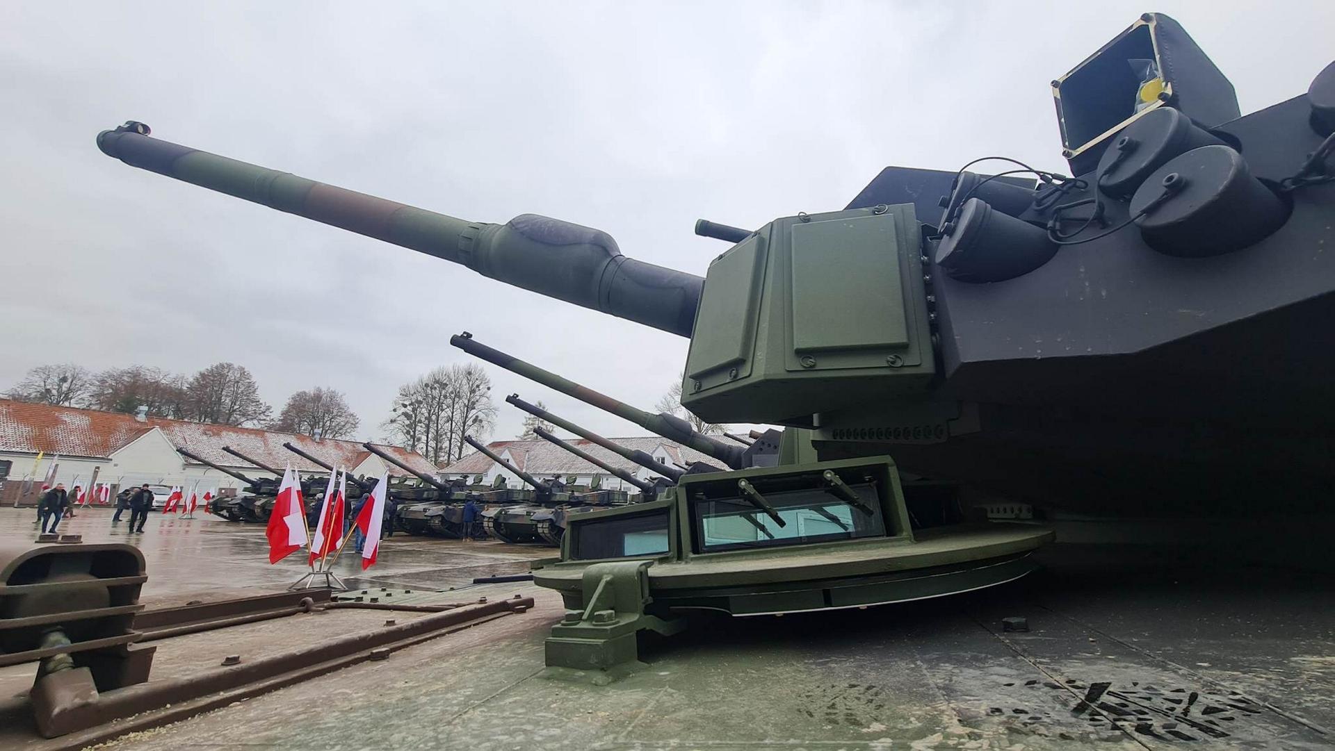 Błaszczak przekazał K2. Koreańskie czołgi już w Morągu