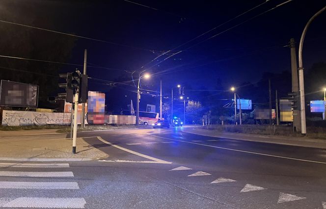 Autokar wjechał w targowisko.