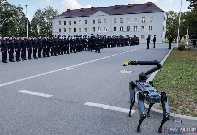 Ma cztery łapy, stalowe serce i właśnie podał łapę policjantowi. „Robopies” nowym hitem w służbach