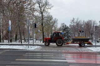 ​Służby miejskie w Lesznie zaczęły akcję Zima [ZDJĘCIA]