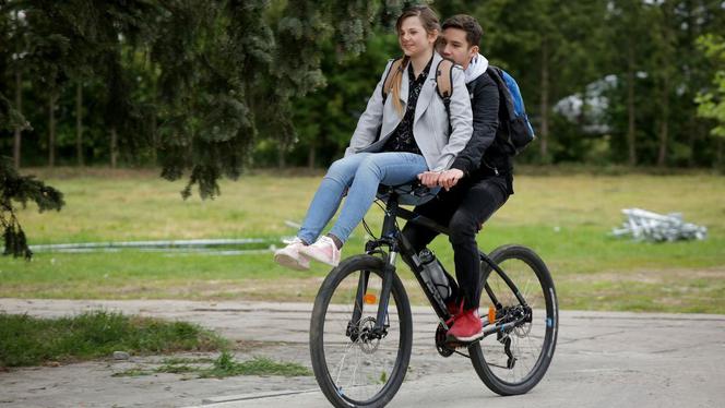 M jak miłość odc. 1452 po wakacjach 2019. Lilka (Monika Mielnicka), Mateusz (Krystian Domagała)