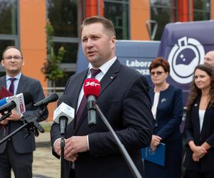 Trzeci podręcznik do HiT-u dopuszczony przez ministra Czarnka. Kto jest jego autorem?