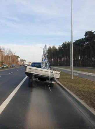 Groźny wypadek na ul. Grunwaldzkiej w Bydgoszczy. Jedna osoba poszkodowana 
