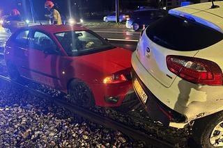 Warszawa, Wola. Dwie osobówki po zderzeniu wleciały na tory. Zablokowany ruch tramwajów