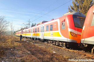 Wypadek na torach w Jeleniej Górze. Pijany 56-latek wpadł pod pociąg 