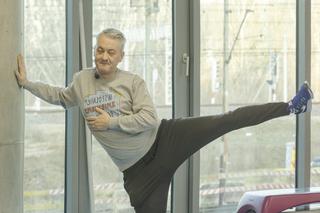 Robert Biedroń ćwiczy na siłowni 