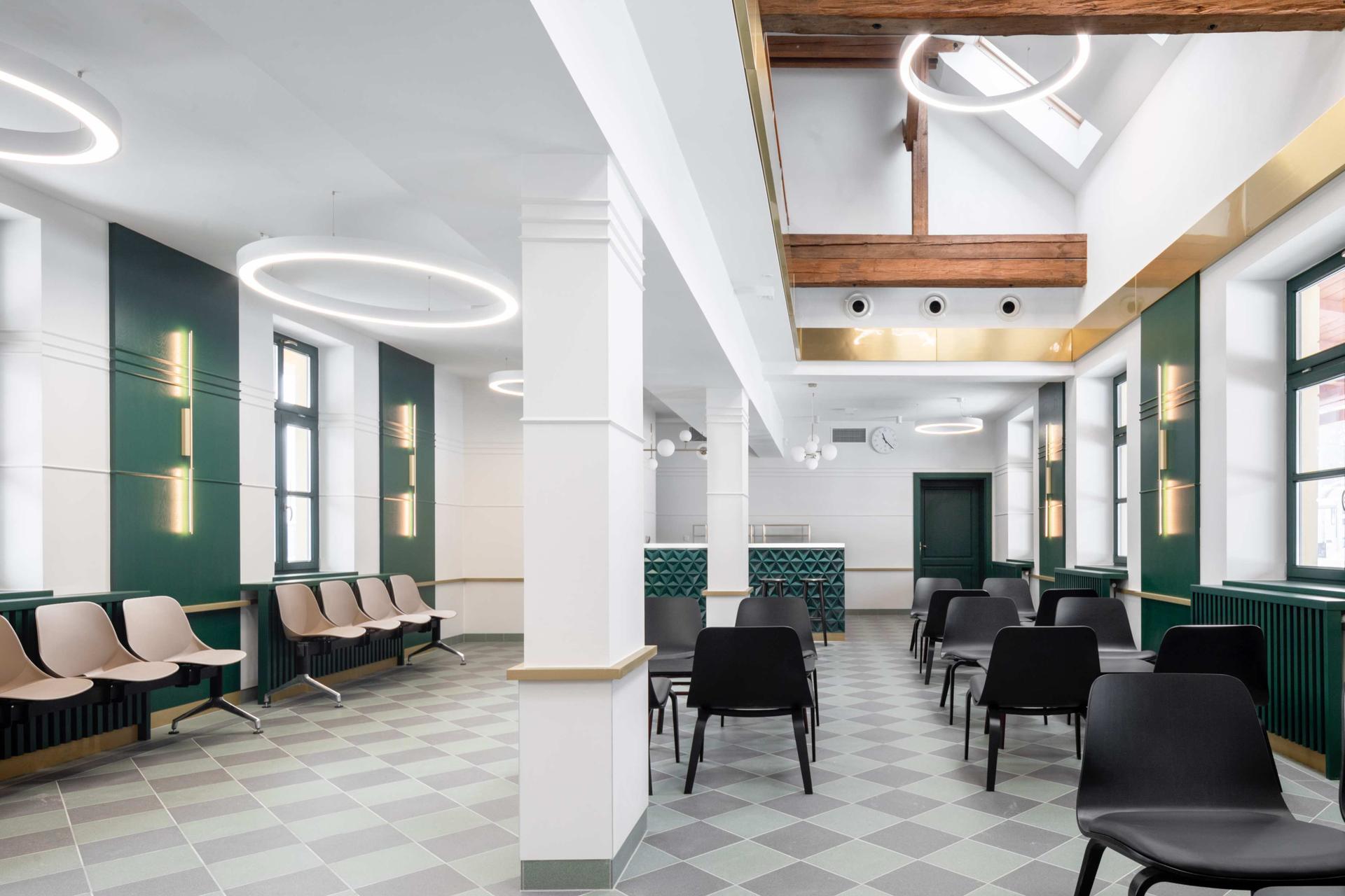 Wnętrze dworca w Zakopanem