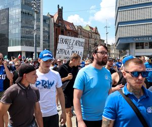 Protest przeciwko imigrantom.Tysiące kibiciów na ulicach Katowic