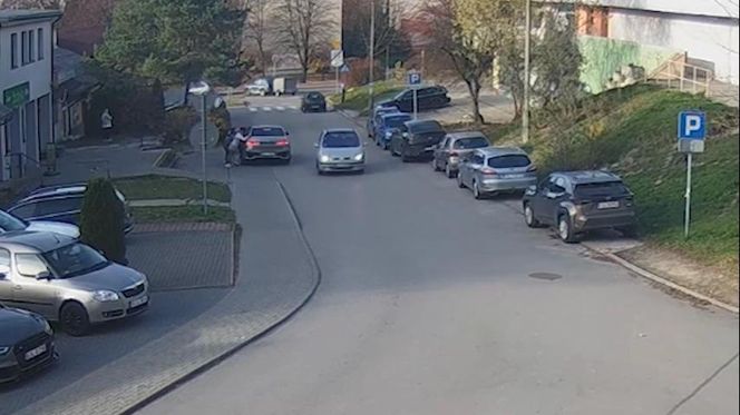 Porwanie w centrum Olkusza! 42-latek wciągnięty do auta na oczach świadków