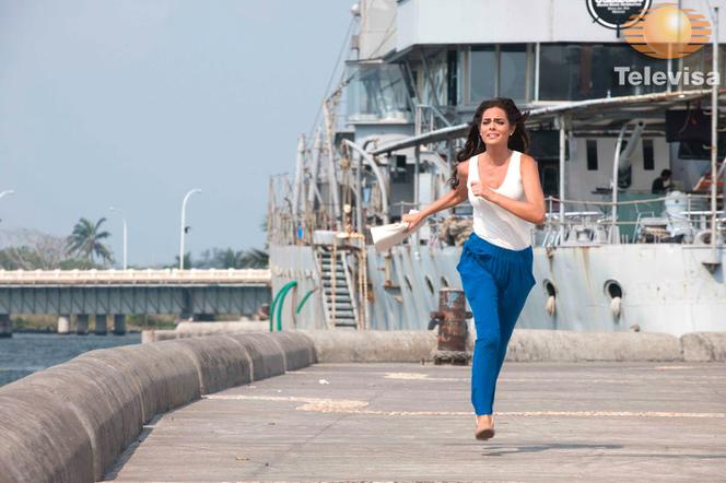 Burza La Tempestad. Marina (Ximena Navarrete)