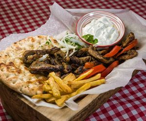 Wieprzowina po grecku: przepis jak zrobić domowy gyros