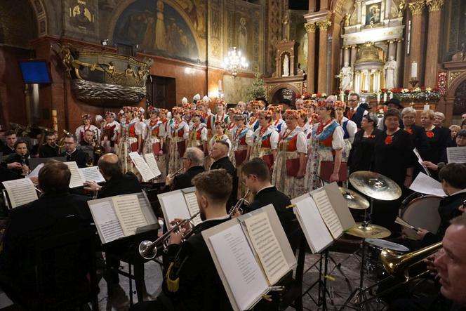 W piekarskiej bazylice odbył się wyjątkowy koncert kolędowo-noworoczny