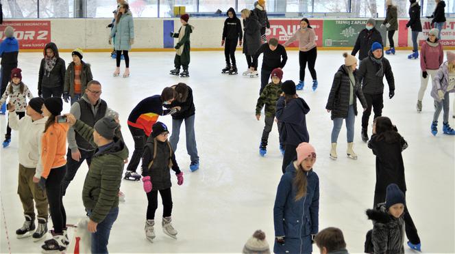 Tłumy na bydgoskim lodowisku Torbyd [GALERIA]