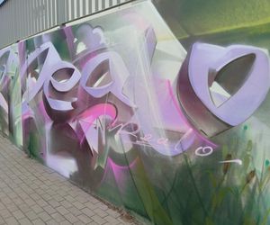 Kolorowe grafiki w siedleckim tunelu pod torami