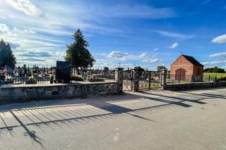 Dzieci zabite przez zboczonego mordercę spoczną w grobie razem z babcią