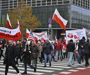 Marsz Niepodległości 2024. Tysiące ludzi na ulicach Warszawy. Na żywo. Zdjęcia 