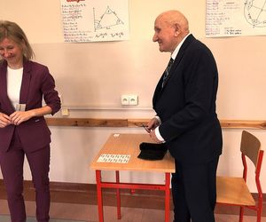 Najstarszy maturzysta zdaje egzamin