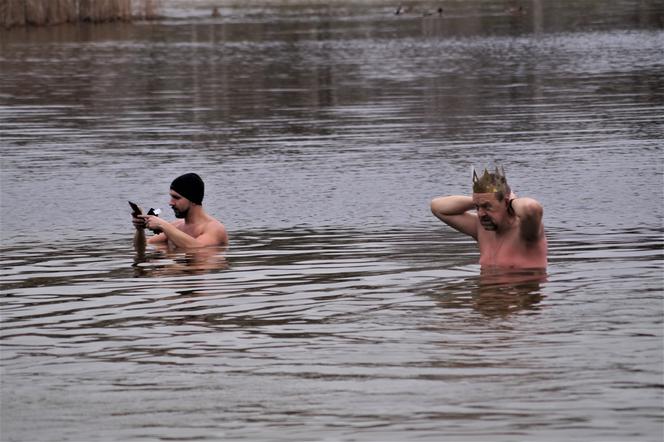 Królewskie morsowanie w jeziorze pod Bydgoszczą [ZDJĘCIA]