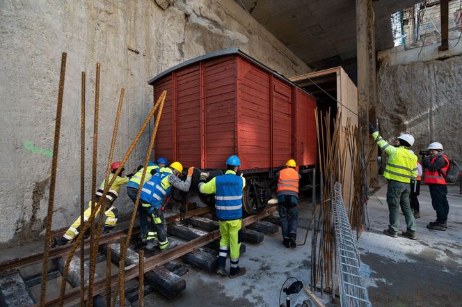 Tak wagon trafił do podziemi Muzeum Getta Warszawskiego