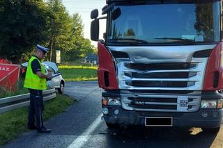 Śmiertelny wypadek pod Wieluniem! 62-latek ofiarą zderzenia trzech pojazdów [ZDJĘCIA].