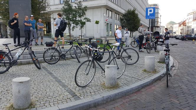  Rowerzyści protestują na moście Poniatowskiego. Chcemy bezpiecznego przejazdu