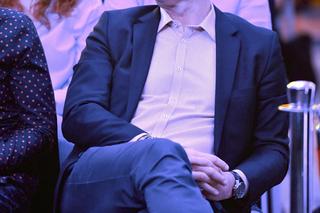 Oskarżany o mobbing i molestowanie Lis odtrąbił zwycięstwo. Ale zapomniał o maleńkim szczególe