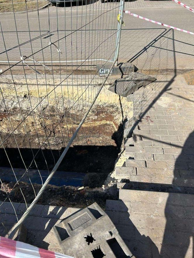 Śmiertelny wypadek w Będzinie. Senior wpadł do głębokiego wykopu. Nie udało się go uratować