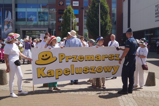 Radosna Parada Kapeluszowa 2023 przeszła ulicami Bydgoszczy! [ZDJĘCIA]