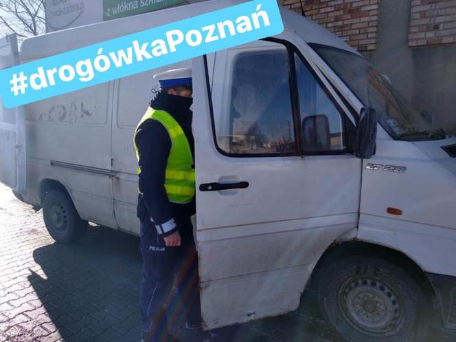 W aucie było więcej osób niż miejsc! Policjanci przecierali oczy ze zdziwienia