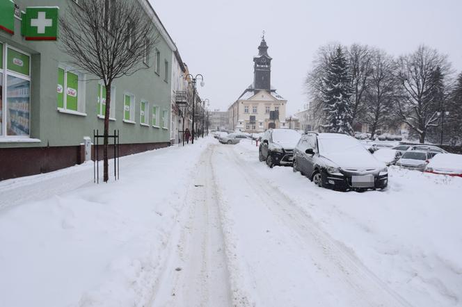 Zima nie odpuszcza. Pogodowy armagedon w podkarpackich miastach [ZDJĘCIA]