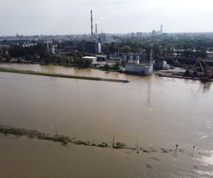 Wrocław - Odra wysoki poziom wody przy porcie miejskim