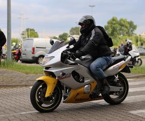 Przed Areną Lublin symbolicznie pożegnano dwójkę tragicznie zmarłych motocyklistów