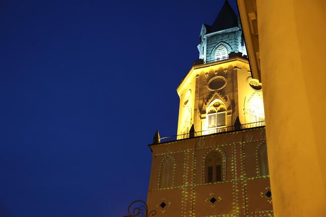 Świąteczna iluminacja ozdabia Wieżę Trynitarską w Lublinie 2023