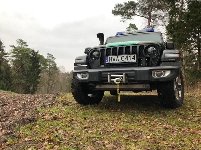 Jeepy Wrangler Sahara dla Straży Granicznej. Te samochody nie boją się bezdroży