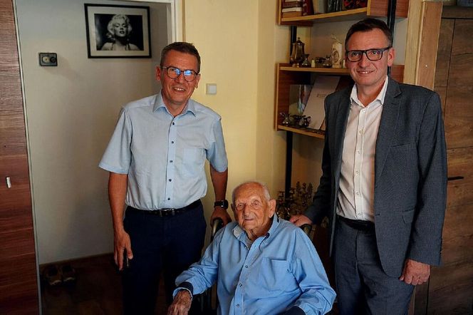 Niezwykły jubileusz w Jastrzębiu-Zdroju. Pan Leopold skończył 101 lat i wciąż zadziwia