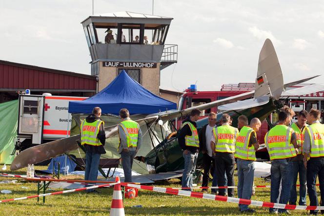 Niemcy: Samolot spadł na widzów 