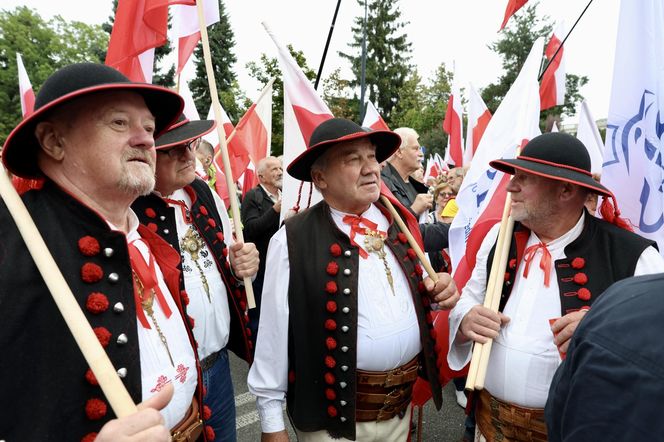 Karol Nawrocki prezydentem. Tłumy pod Sejmem