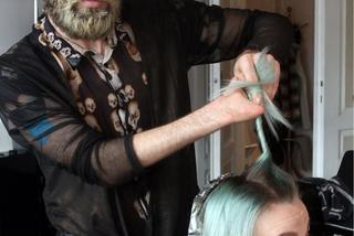 Jednoręki mistrz fryzur