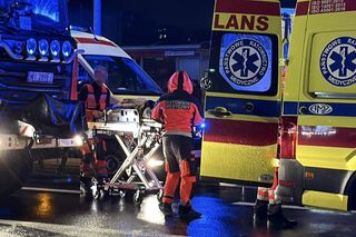 40-letnia rowerzystka wciągnięta pod pędzący tramwaj. „Liczne obrażenia ciała”