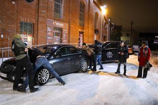 Krzysztof Rutkowski na planie Lombard. Życie pod zastaw. Zobacz zdjęcia z kręconego we Wrocławiu serialu