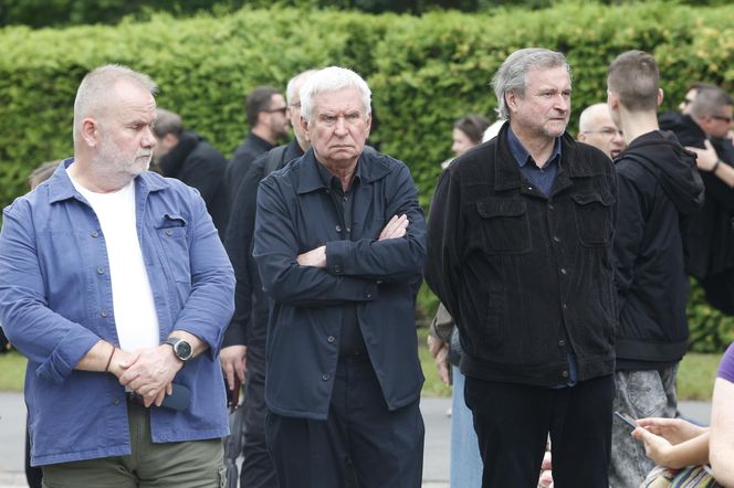 Fani i artyści żegnają Joannę Kołaczkowską. Pogrzeb artystki na Powązkach [ZDJĘCIA]