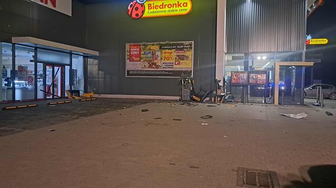 Nocny wybuch w Strzelnie. Bankomat wyleciał w powietrze, gotówka została