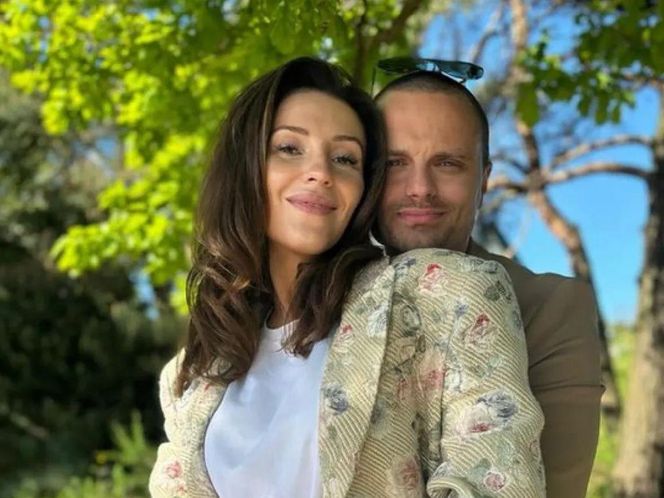 Dominika Serowska eksponuje ciążowy brzuszek.