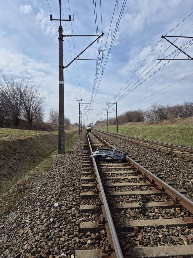 Tragedia na przejeździe kolejowym pod Iławą. Nie żyją dwie osoby